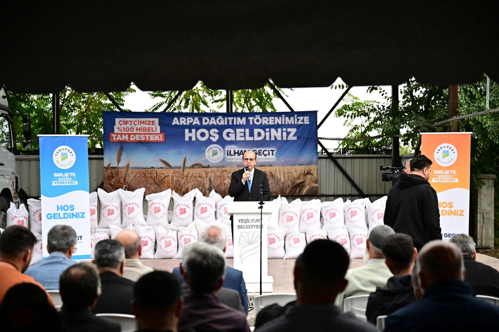 YEŞİLYURT BELEDİYESİ’NDEN KÜÇÜKBAŞ HAYVAN YETİŞTİRİCİLERİNE 50 TON ARPA DESTEĞİ!