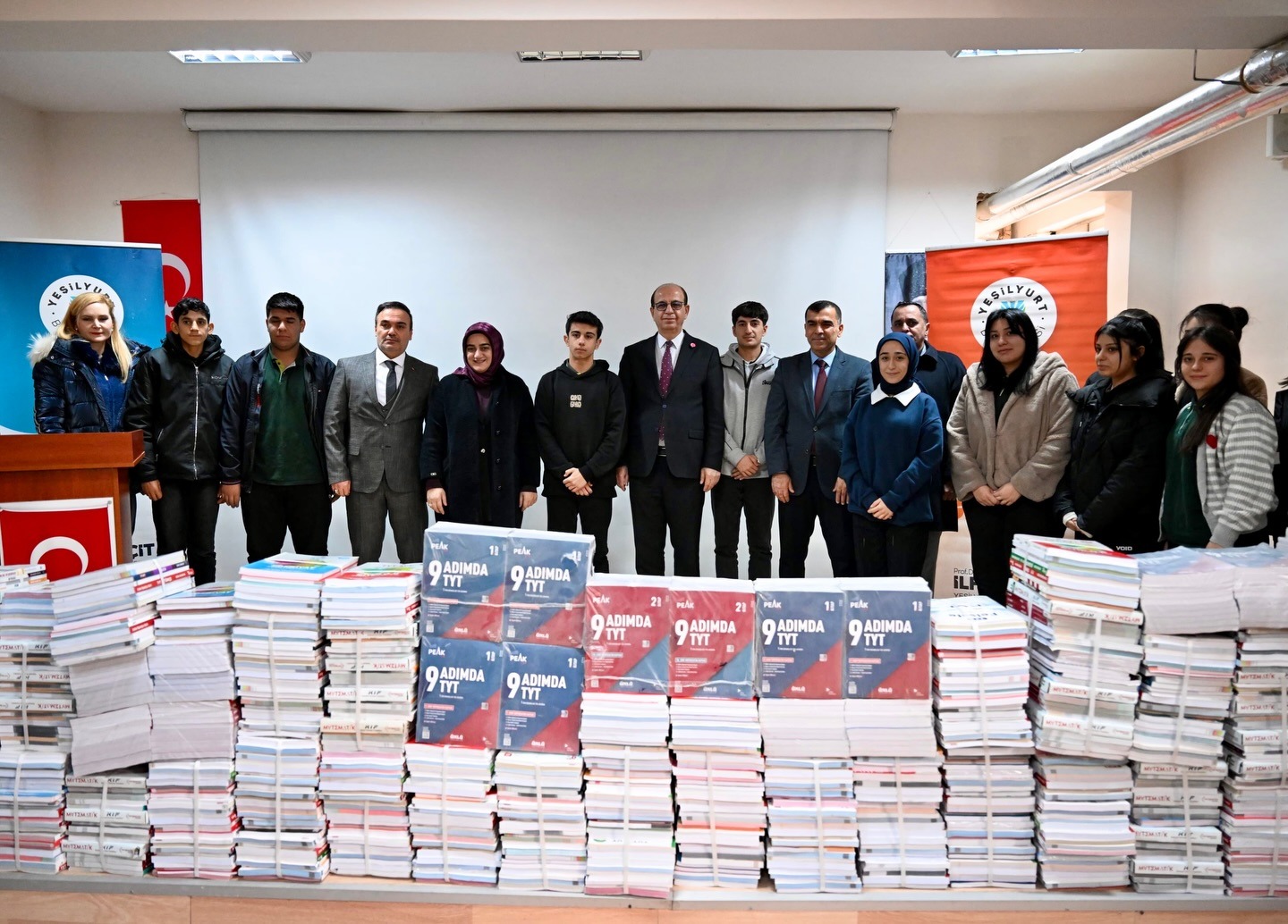 YEŞİLYURT BELEDİYESİ’NDEN ÖĞRENCİLERE TYT-AYT KAYNAK KİTAP DESTEĞİ!