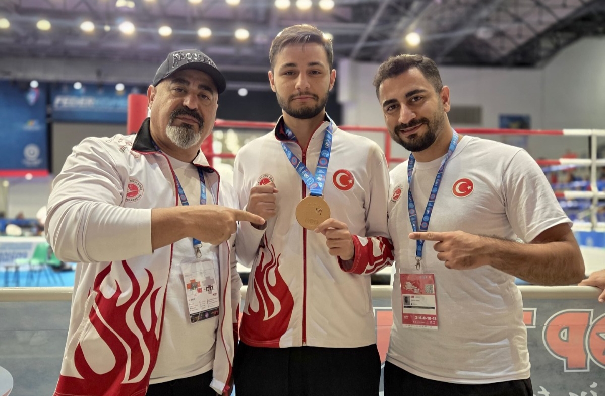 YEŞİLYURT BELEDİYESİ’NİN MİLLİ SPORCUSU AVRUPA ÜÇÜNCÜSÜ OLDU!