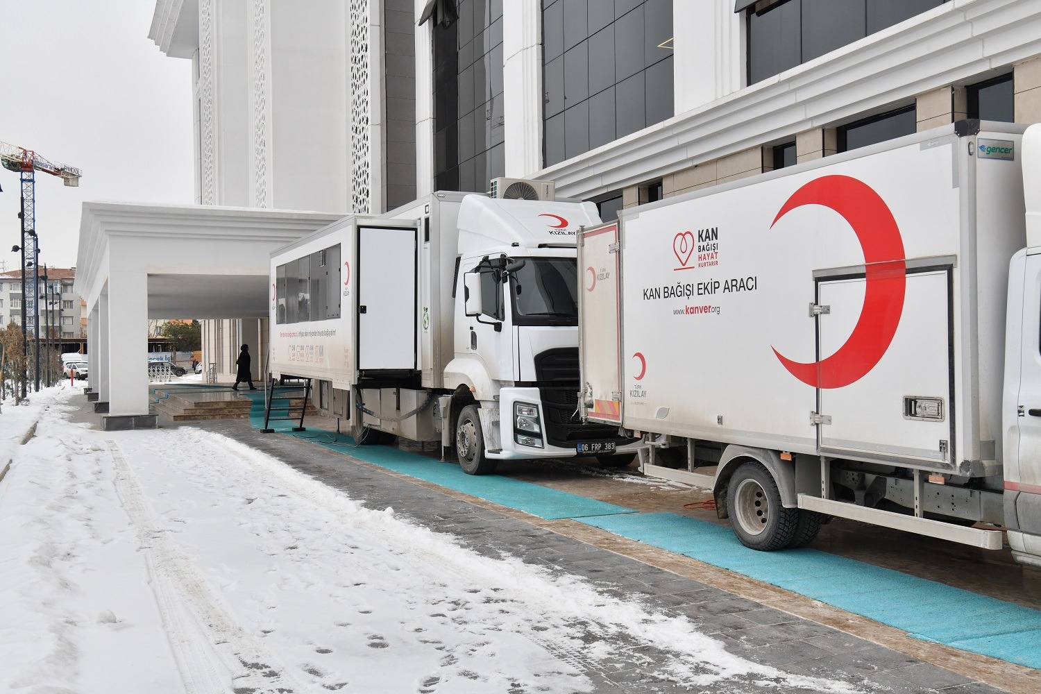 YEŞİLYURT BELEDİYESİ PERSONELİNDEN KIZILAY’A ANLAMLI DESTEK!