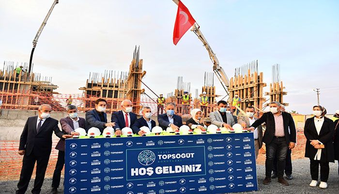 Yeşilyurt Belediyesi Yeşil Topsöğüt Konutlarının Temeli Atıldı