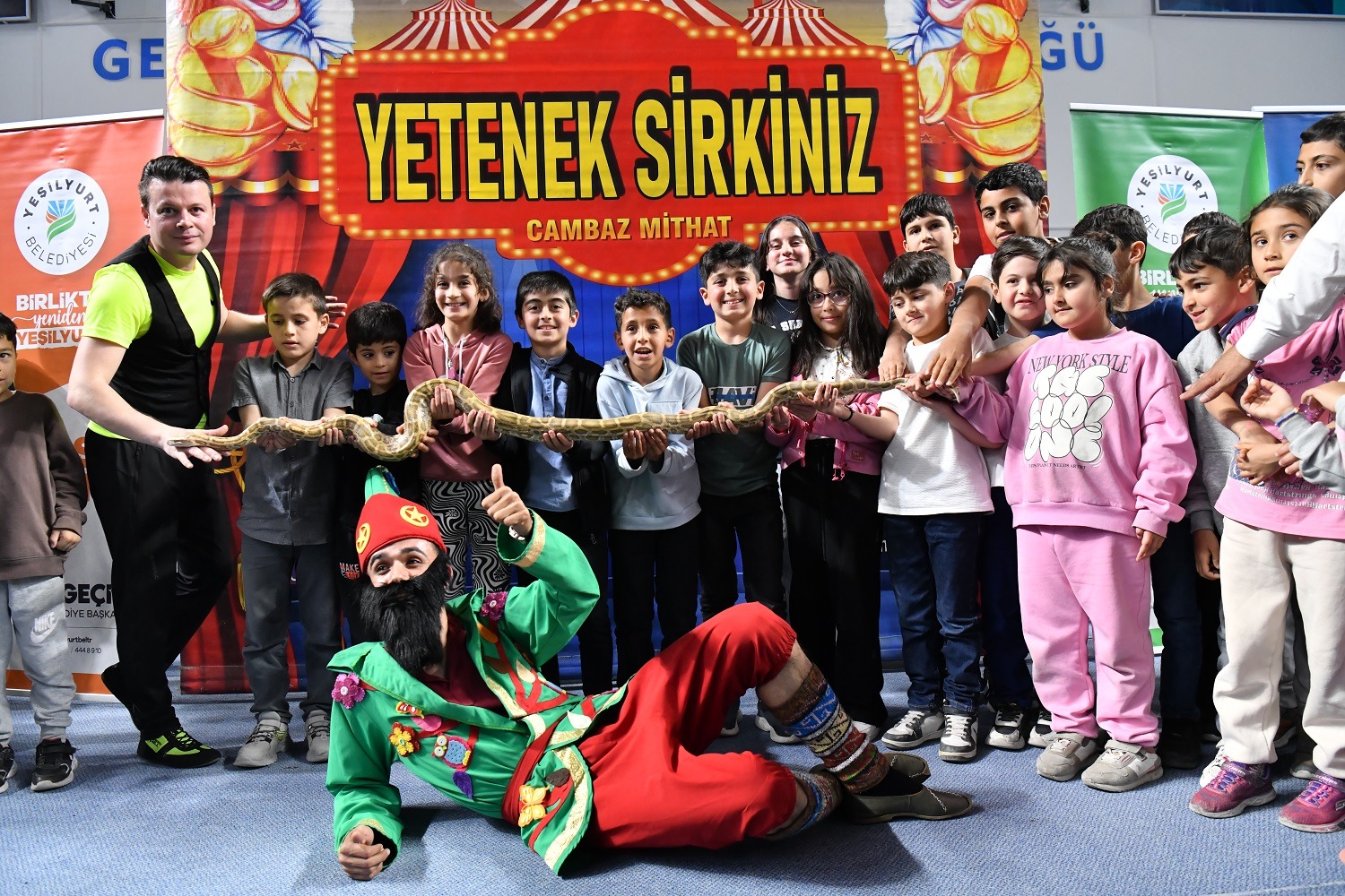 YEŞİLYURT BELEDİYESİNİN KÜLTÜREL ETKİNLİĞİNDE MERKEZ SPOR SALONU TAMAMEN DOLDU