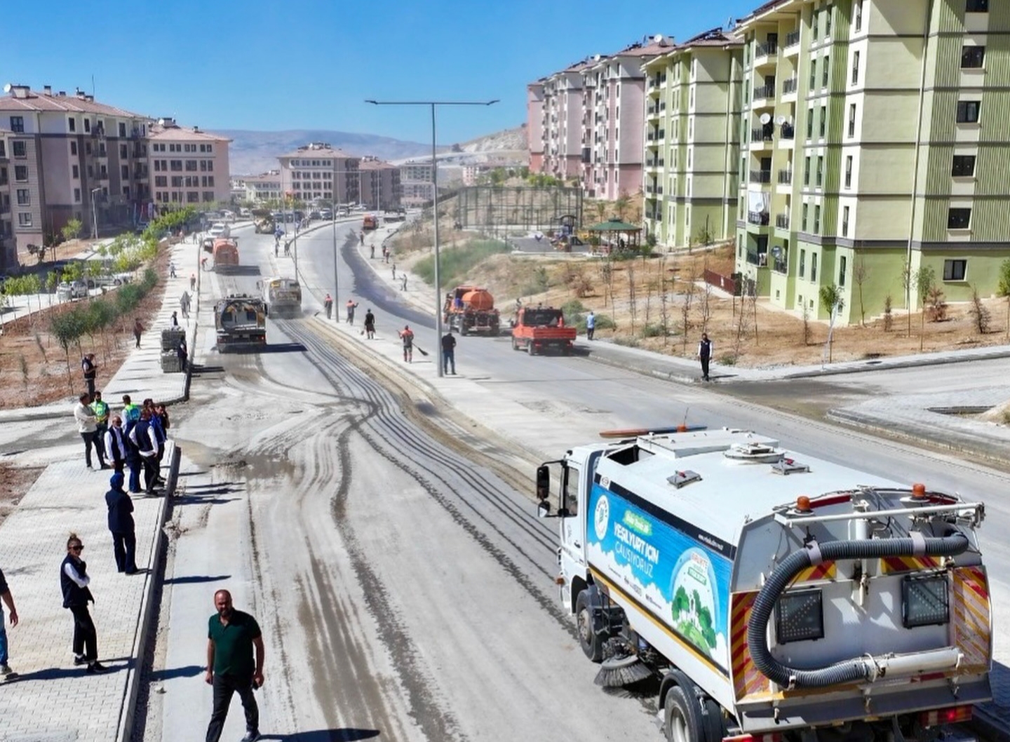YEŞİLYURT BELEDİYESİNİN TEMİZLİK SEFERBERLİĞİ DEVAM EDİYOR