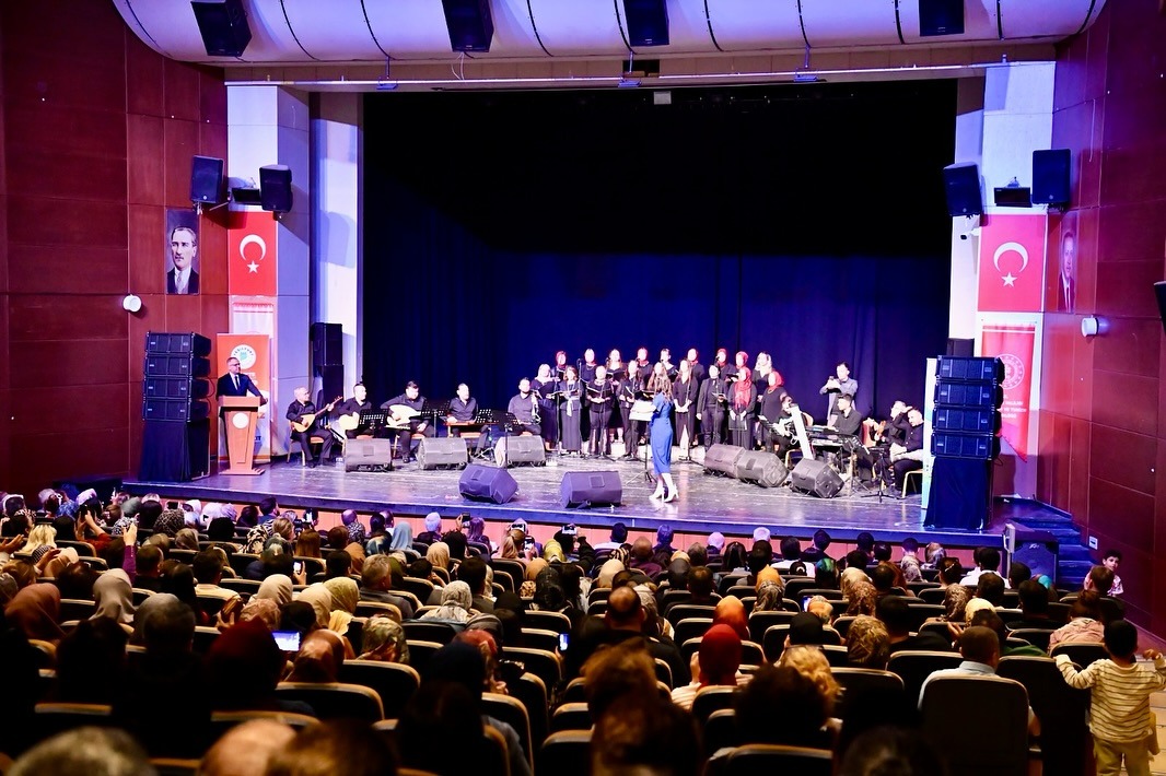 YEŞİLYURT KENT KONSEYİ KADIN KOROSUNUN ‘ANNELER GÜNÜ’ KONSERİ, BÜYÜK İLGİ GÖRDÜ! 