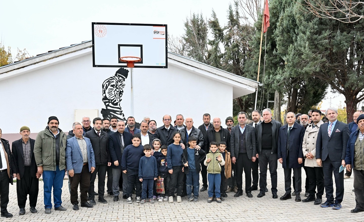 YEŞİLYURT’TA SÖZ VERİLEN YATIRIMLAR TEKER TEKER HAYATA GEÇİYOR