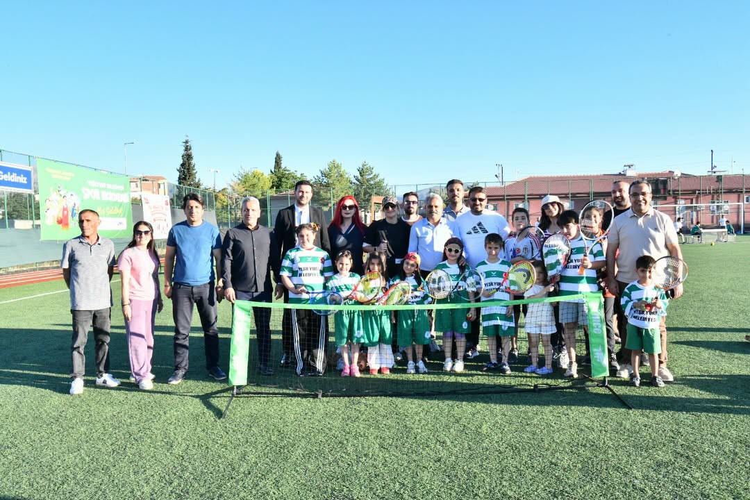 YEŞİLYURT'TA YAZ SPOR OKULLARI VE SPOR AKADEMİSİ COŞKUYLA AÇILDI