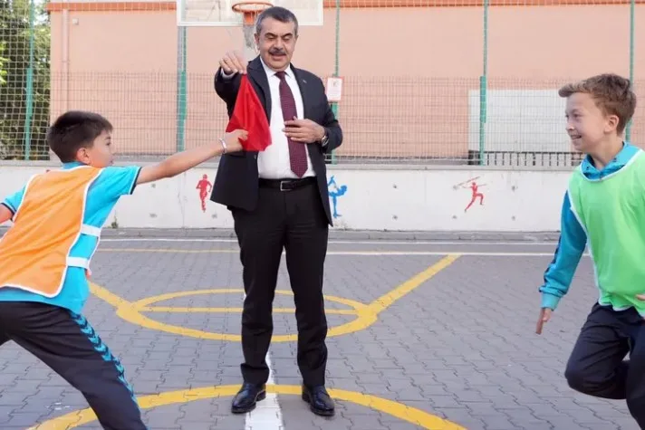 Bakan Tekin’den Karne Öncesi Öğrencilere Moral Desteği