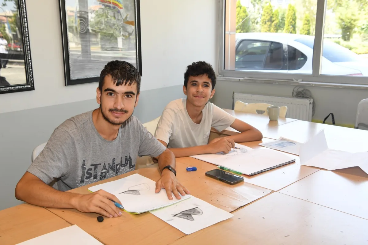 RENKLERİN GÜCÜYLE  ÖZGÜVEN KAZANIYORLAR