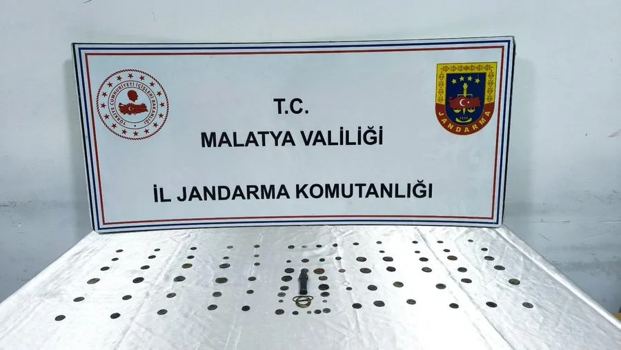 Malatya’da Tarihi Eser Operasyonu: 86 Sikke Ele Geçirildi