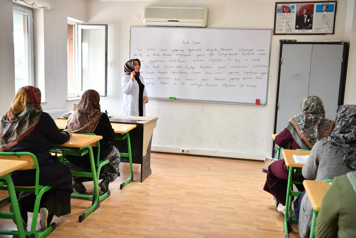Topsöğüt’te Okuma Yazma Gururu: Kursiyerler Belgelerini Aldı