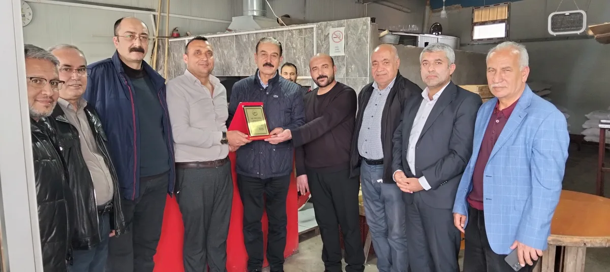 Yangın Küllerinden Doğan Dürüstlük: Örnek Esnafa Teşekkür Plaketi