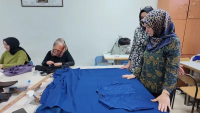BÜYÜKŞEHİR BELEDİYESİ HAZIR GİYİM KURSU İLE MESLEK EDİNİYORLAR